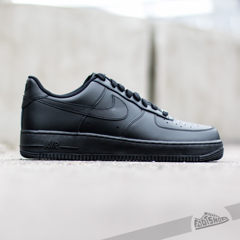 nike-air-force-1-07-black-black-2