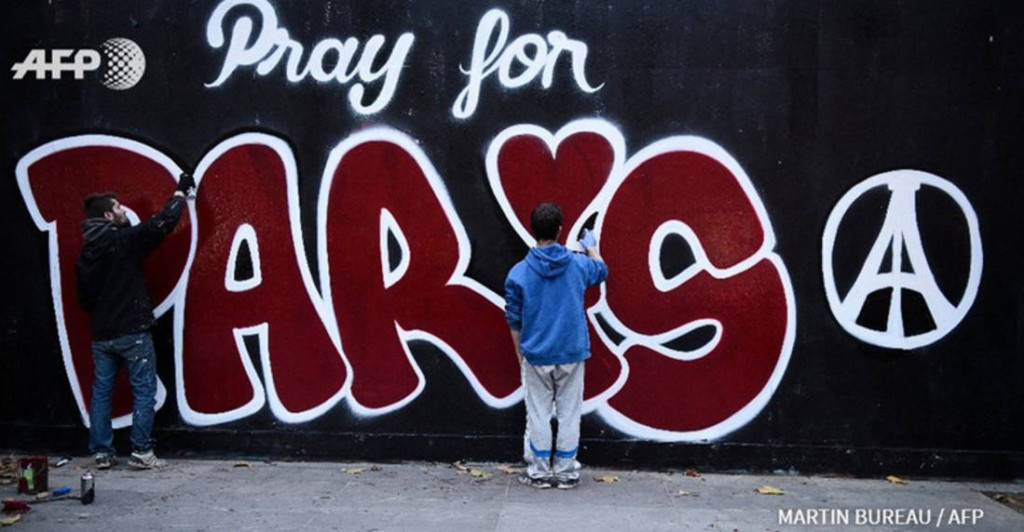 Pray-for-Paris-place-de-la-Republique (1)