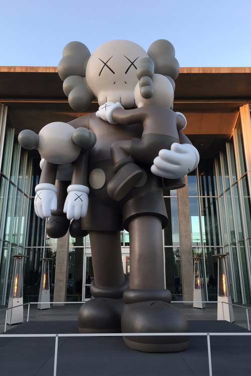 full-look-kaws-where-the-end-starts-exhibition-33