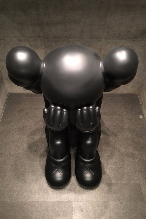 full-look-kaws-where-the-end-starts-exhibition-4